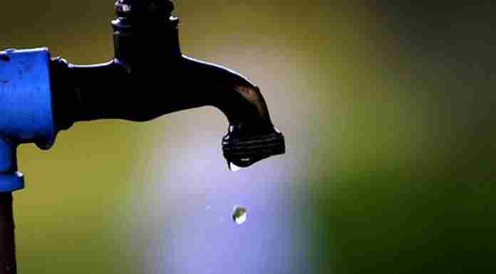 Compesa realiza conserto de um vazamento e bairros de Petrolina ficam sem água