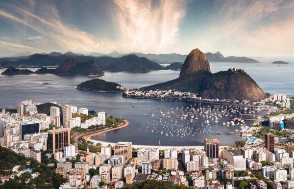Dois helicópteros se chocam e deixam seis mortos no Rio de Janeiro