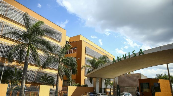 Anvisa determina suspensão de Minoxidil, de produtos de cosméticos e de limpeza