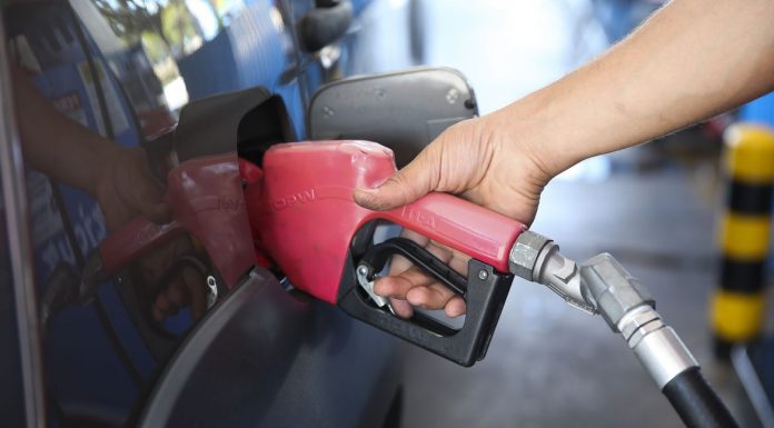 Governo federal cria subsídio de R$ 0,35 por litro para o diesel