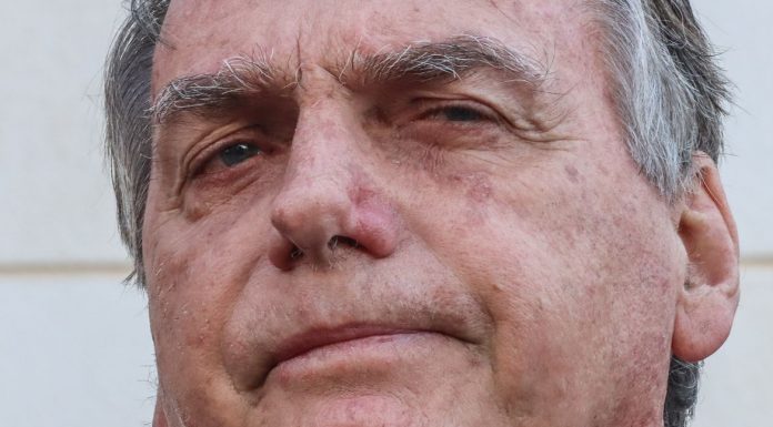 Maioria dos brasileiros considera justa prisão de Jair Bolsonaro, diz pesquisa
