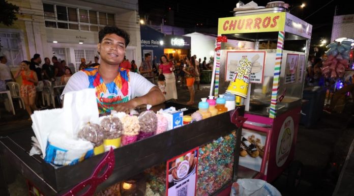 Ambulantes encontram no Carnaval de Petrolina uma oportunidade para aumentar lucro