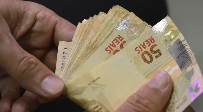 Governo projeta aumento do salário mínimo para 2027; saiba quanto será