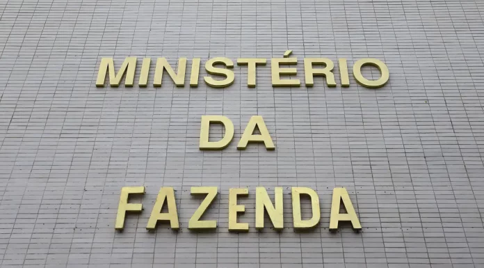 Defesa e Cidades lideram bloqueios no Orçamento de 2026
