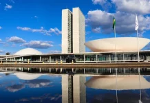 Presidentes de partidos recebem até R$ 52,5 mil por mês; recursos públicos bancaram 96% dos pagamentos