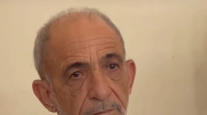 Artista plástico realiza protesto na Catedral de Petrolina para cobrar pagamento de obra; Lóssio Filho se pronuncia sobre o caso