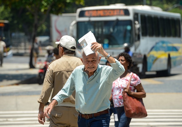 População enfrente forte onda de calor no Rio de Janeiro