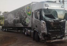 Motorista de carreta que atingiu três veículos em Juazeiro diz que fugia de tentativa de roubo e deverá responder por lesão corporal