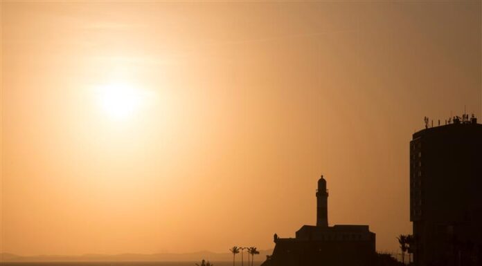 Prepare-se para o calor: verão da Bahia deverá ter temperaturas de até 38º e sensação térmica pode superar os 40º, aponta Climatempo