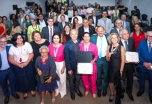 Governadora Raquel Lyra e vice, Priscila Krause, recebem Medalha de Mérito Educacional Professor Paulo Freire em reconhecimento ao compromisso com a educação de Pernambuco