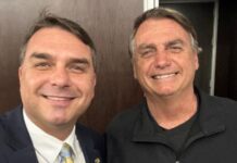 Flávio Bolsonaro reage à suspensão do pai do PL: ‘Obrigatório’