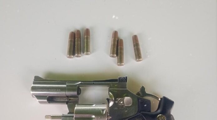 Juazeiro: Homem é levado pela polícia portando simulacro de arma de fogo