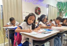 Imaginação no papel: estudantes de Petrolina produzem cartinhas para o Papai Noel