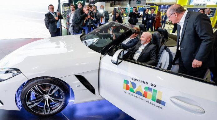 Lula celebra retirada de tarifas pelos EUA e diz que sinaliza respeito