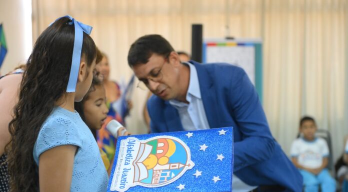 Prefeitura lança programa Alfabetiza Juazeiro no I Fórum de Alfabetização do Município