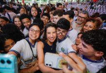 Ganhe o Mundo: governadora Raquel Lyra entrega kits de viagem a 700 estudantes que farão intercâmbio no Canadá