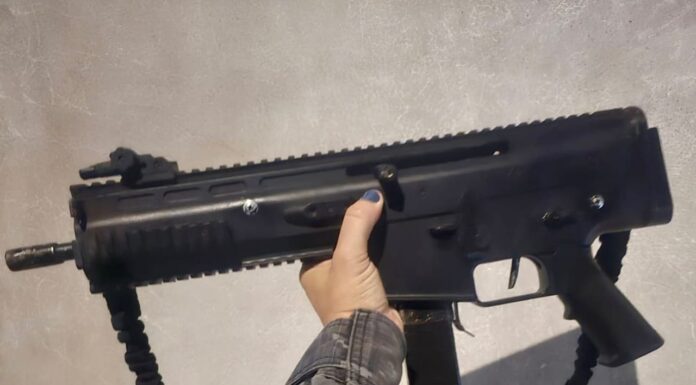 Polícia prende suspeito com submetralhadora no bairro São Gonçalo, em Petrolina