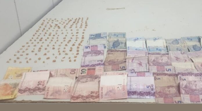 Dupla é presa por tráfico de drogas no bairro Alto do Cruzeiro em Juazeiro