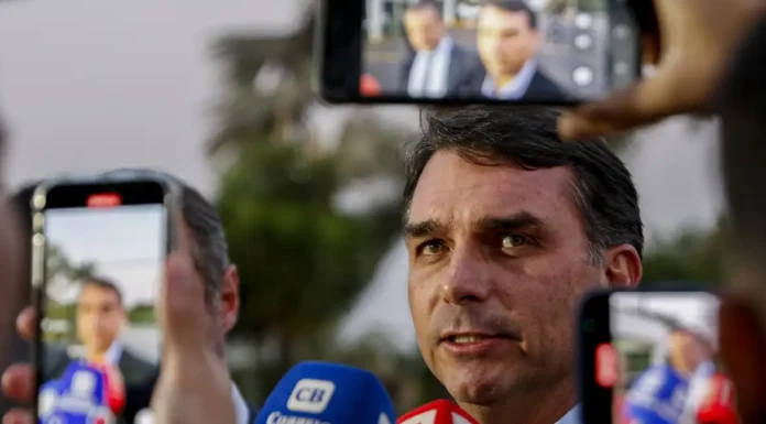Moraes autoriza a visita dos filhos de Bolsonaro na PF