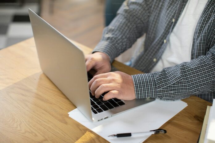 premium_photo-1661641844852-4165a6c3a69d