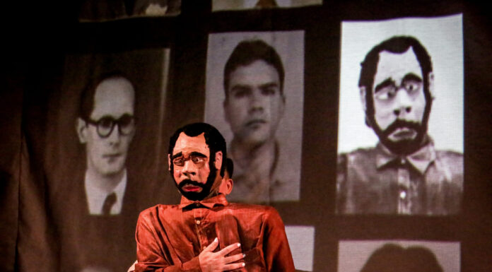 Trup Errante segue em temporada com o espetáculo “Drummond, Confabulações Sertanejas” até o dia 12 de dezembro, em Petrolina, com entrada gratuita para estudantes da rede pública.