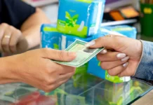 Beneficiárias recebem mensagens sobre retirada de absorventes no SUS