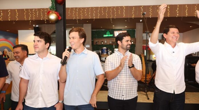 Miguel Coelho projeta 2026, reforça pré-candidatura ao Senado e destaca protagonismo político de Petrolina durante confraternização com a imprensa