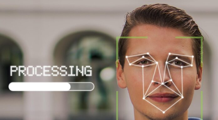 Verificação de idade por selfie cresce no mundo e reacende debate sobre privacidade e acesso de jovens às redes sociais