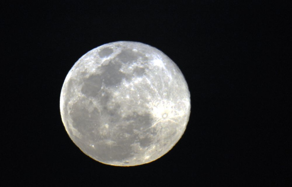 Primeira Superlua de 2026 ilumina o céu neste sábado