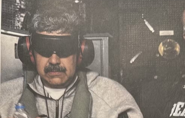 Após captura, Trump divulga foto de Maduro vendado e supostamente algemado