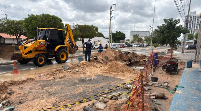 Equipes da Compesa já estão atuando no conserto de um novo vazamento identificado, nesta quarta-feira (21), na Avenida da Integração