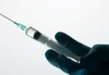 Brasil é vetado de fabricar genérico de injeção contra HIV; preço ameaça acesso pelo SUS