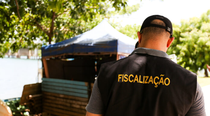 Prefeitura de Juazeiro reforça ordenamento na Orla II e remove estruturas irregulares e abandonadas sem impedir trabalho de comerciantes