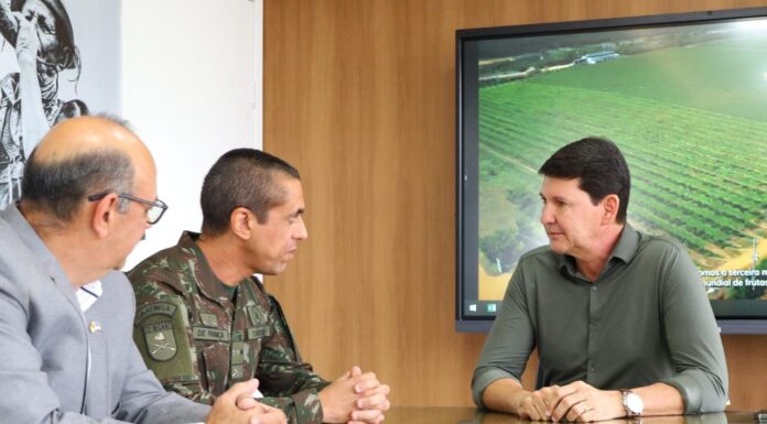 Prefeito de Petrolina recebe novo comandante do 72º Batalhão de Infantaria de Caatinga