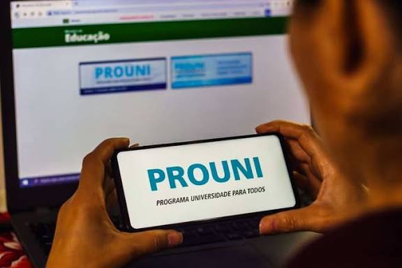 Inscrições do Prouni do 1º semestre começam nesta segunda; saiba quem tem direito à bolsa