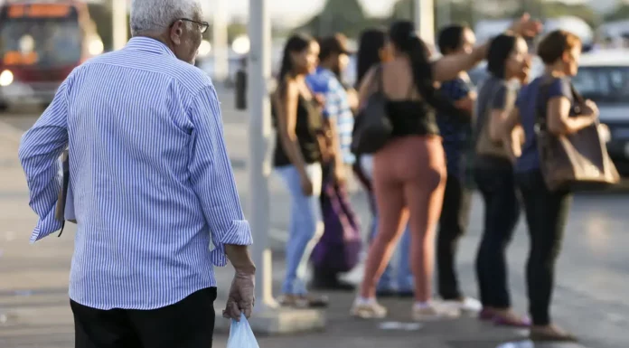 Teto de pensionista e aposentado do INSS sobe para R$ 8.475,55 em 2026