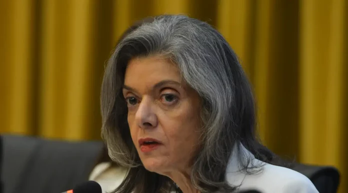 Cármen Lúcia vota contra gratificação de desempenho a inativos do INSS