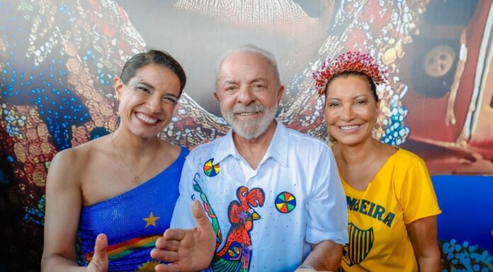No Galo da Madrugada, governadora Raquel Lyra recebe o presidente Lula e destaca força do Carnaval de Pernambuco