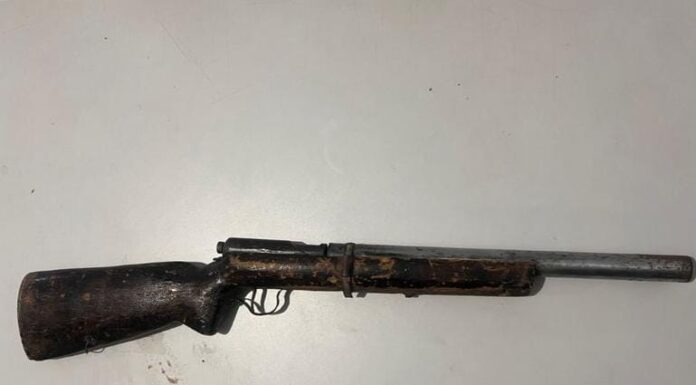 Policiais militares apreendem arma de fogo no Residencial Vivendas, em Petrolina