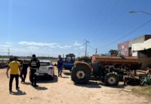 Operação Petrolina + Limpa notifica estabelecimentos e veículos irregulares no bairro Cosme e Damião