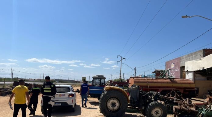 Operação Petrolina + Limpa notifica estabelecimentos e veículos irregulares no bairro Cosme e Damião