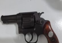 Homem é conduzido à delegacia por porte ilegal de arma de fogo no bairro Jardim Maravilha, em Petrolina