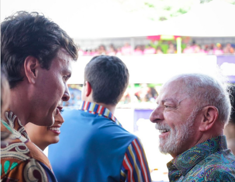 Miguel Coelho publica foto com Lula e fala em diálogo político