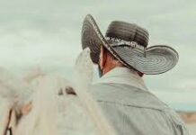 Chapéu na roça não terá que ser trocado por capacete; veja o que diz a lei