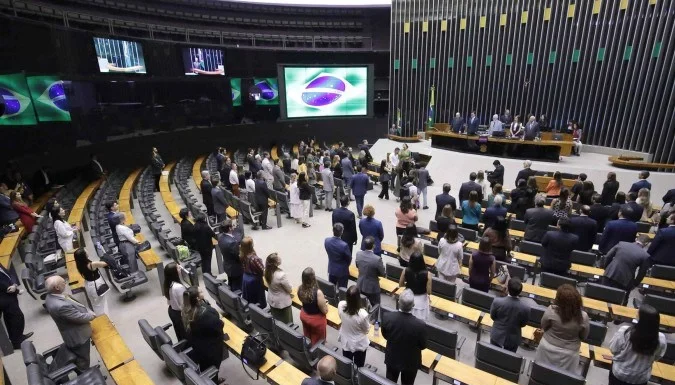 Câmara aprova posse e porte de spray de pimenta para mulheres