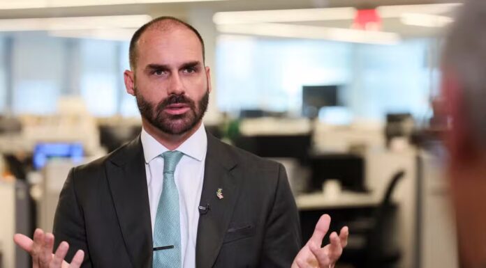 Eduardo Bolsonaro é citado pela PF e tem 15 dias para se defender de processo por abandono de cargo