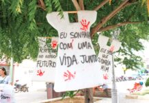 Vestidos que provocam reflexão: exposição itinerante sensibiliza público na Praça Dom Malan em Petrolina