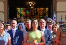 “Pernambuco fez-se pátria e gritou pelos valores de independência, liberdade, democracia e justiça”, celebrou a governadora Raquel Lyra durante a cerimônia da Data Magna do Estado