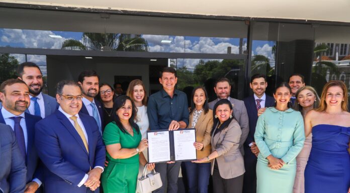 Em encontro com a OAB, Simão Durando assina projeto inédito que amplia prerrogativas dos advogados