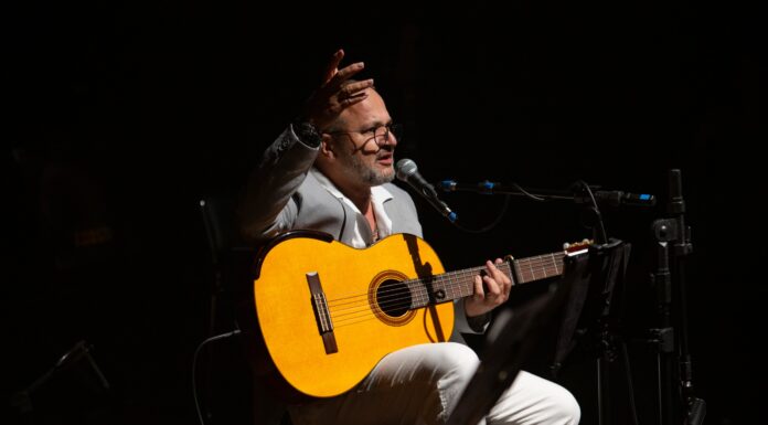 Cantor indicado ao Grammy Latino leva música e conhecimento ao Vale com show em Petrolina e palestra na Univasf